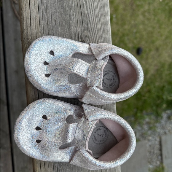 Freshly picked Purple metallic Mary Jane moccasins - Picture 3 of 4